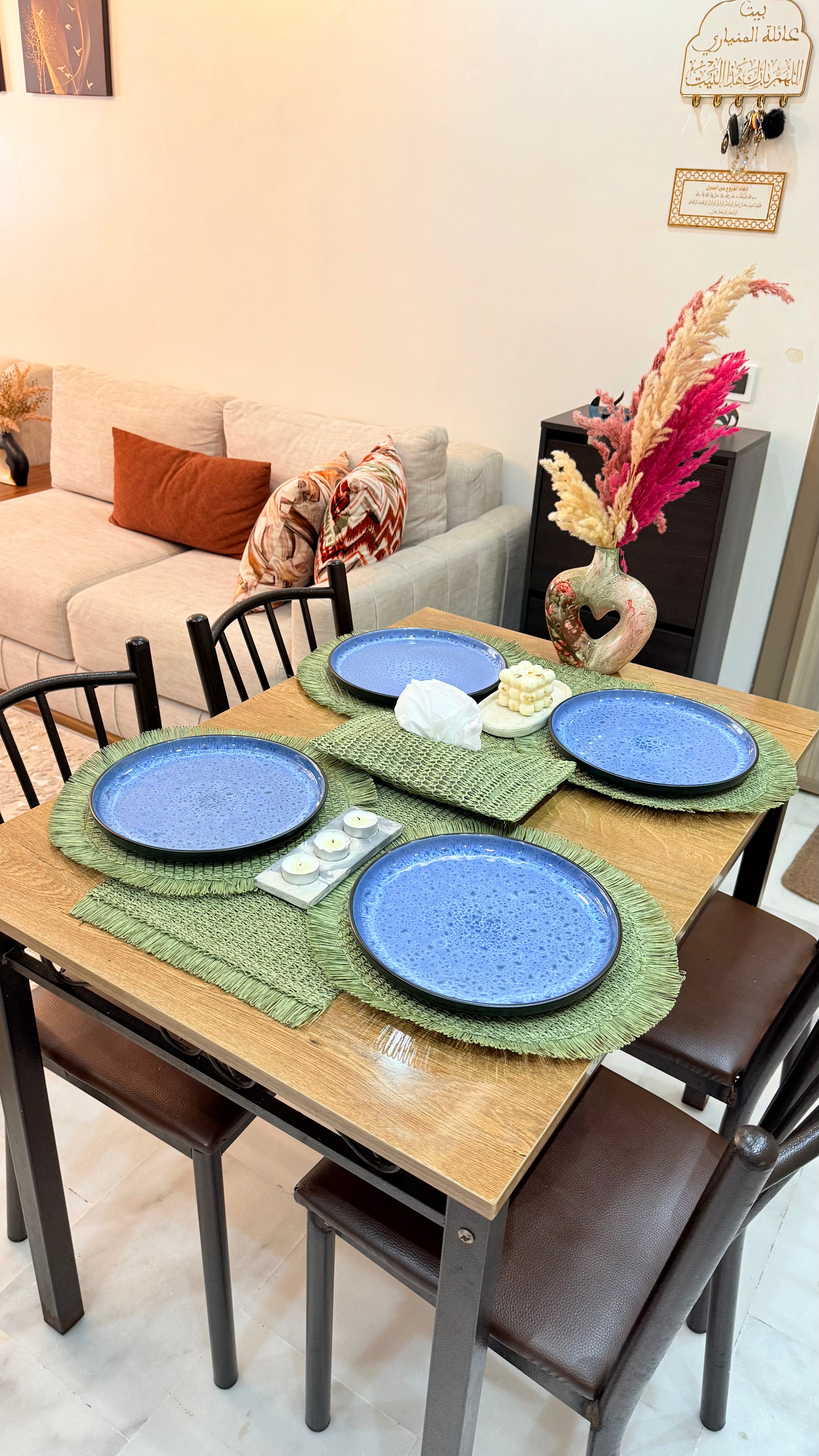 Set de table en raphia naturel – 6 pièces avec chemin de table et porte-serviettes